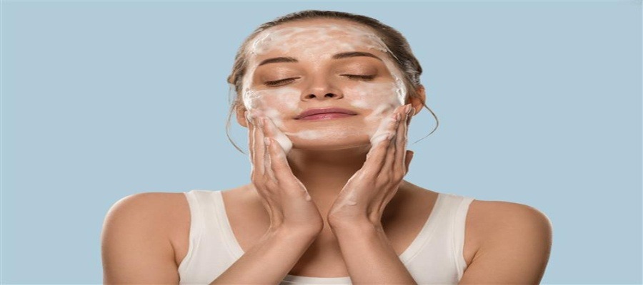 How to Apply Facial Serum