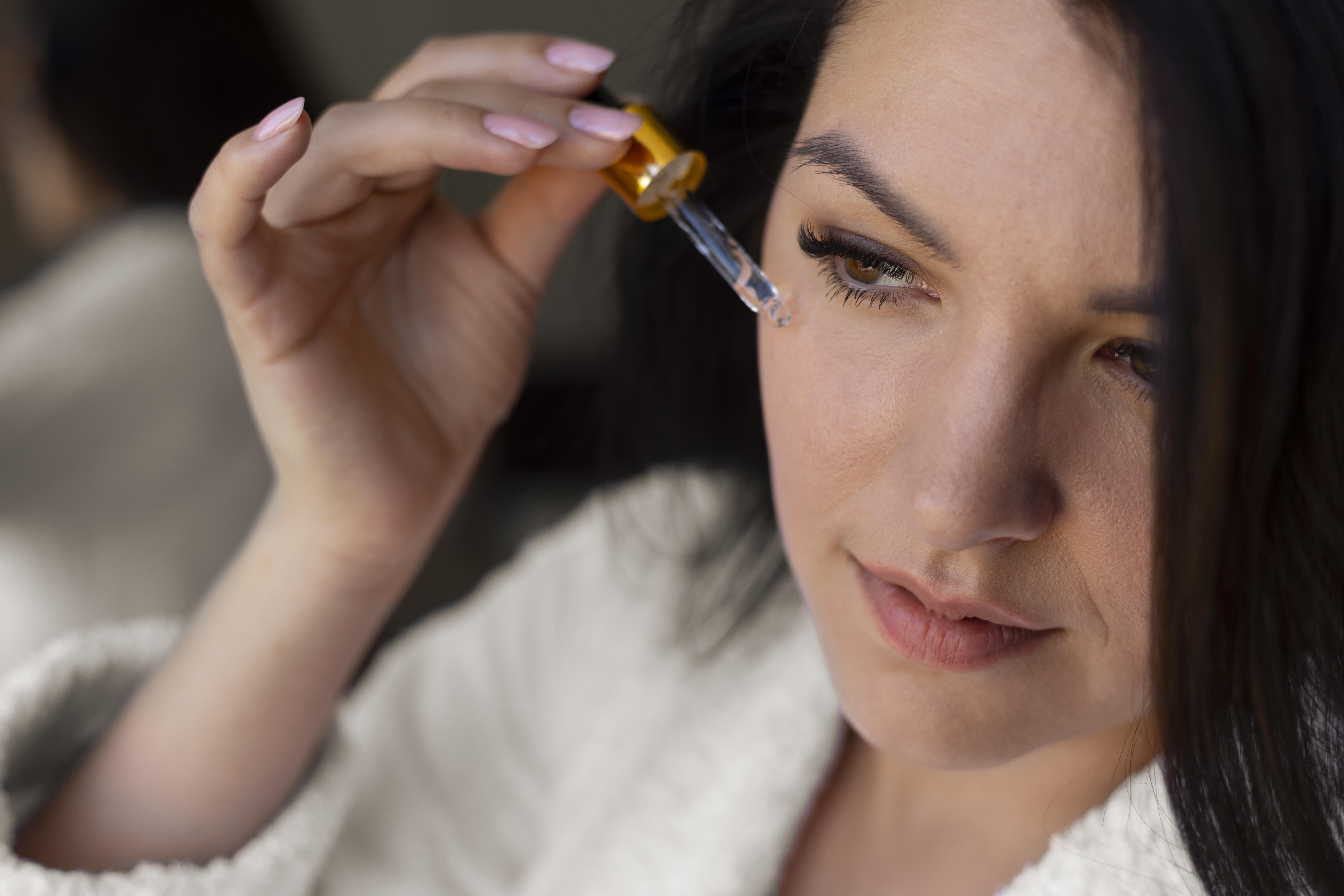Azelaic Acid Exfoliant: 4 Powerful Benefits Beyond Exfoliation